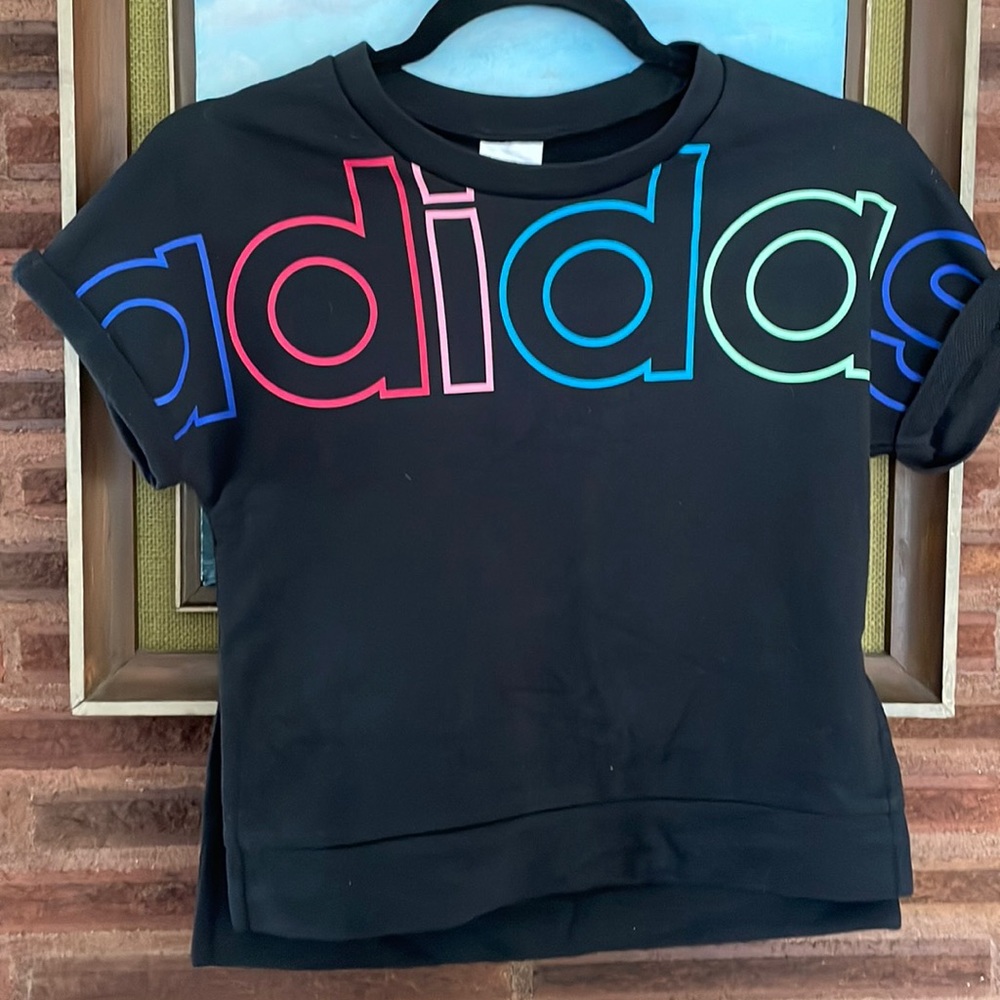 Cute like new adidas crop top.